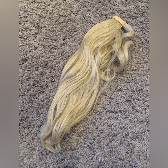 INH blonde synthetic 18” pony - Picture 5 of 6